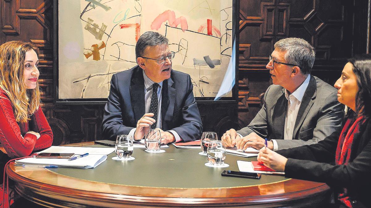 El presidente de la Generalitat, Ximo Puig, se reunió ayer con los consellers Isaura Navarro, Rafa Climent y Rebeca Torró