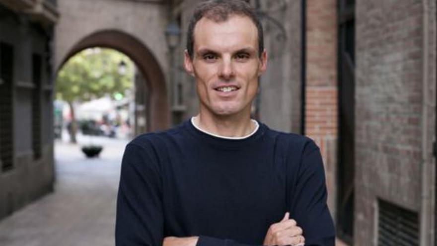 Enric Mas, a por el podio de un Tour que corre Luis León