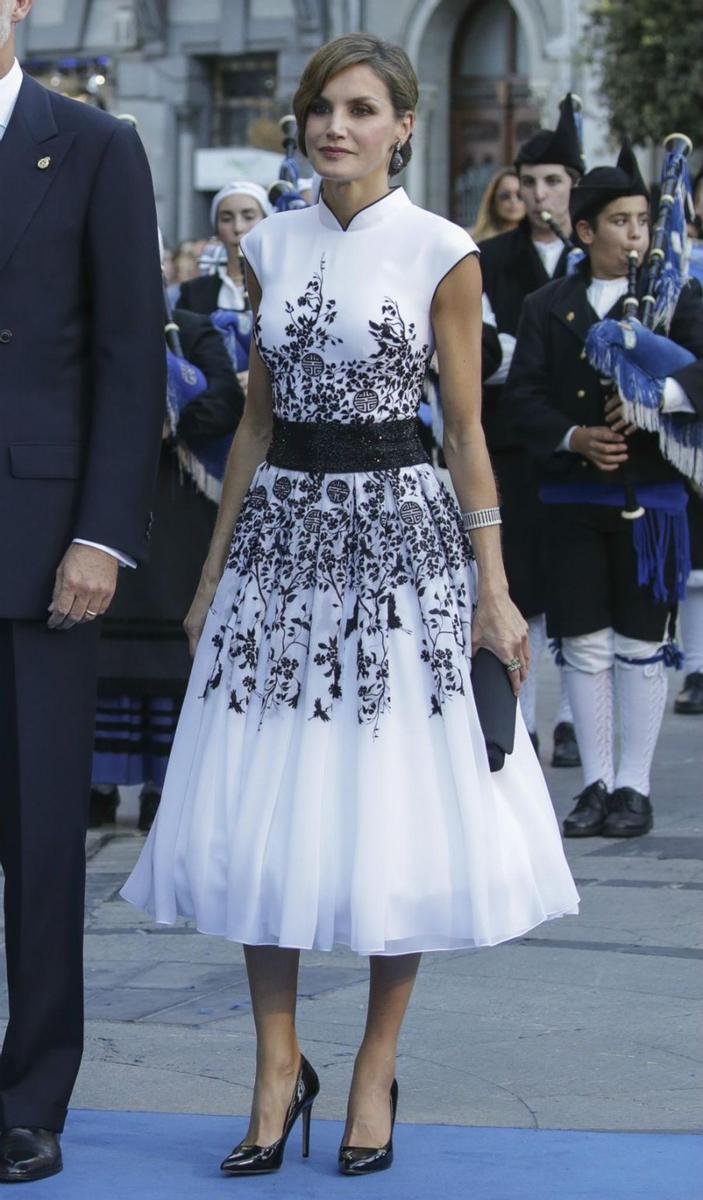 Vestido blanco y negro de Letizia Ortiz