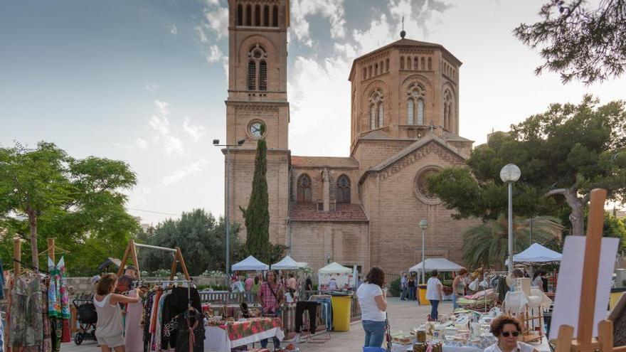 El mercadillo se celebra a principios de cada mes.