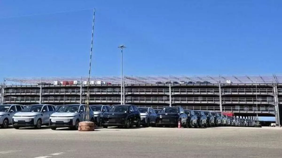El silencioso (gran) desembarco chino en Vigo: más de 6.000 coches de Leapmotor y Geely llegan a la terminal de Bouzas