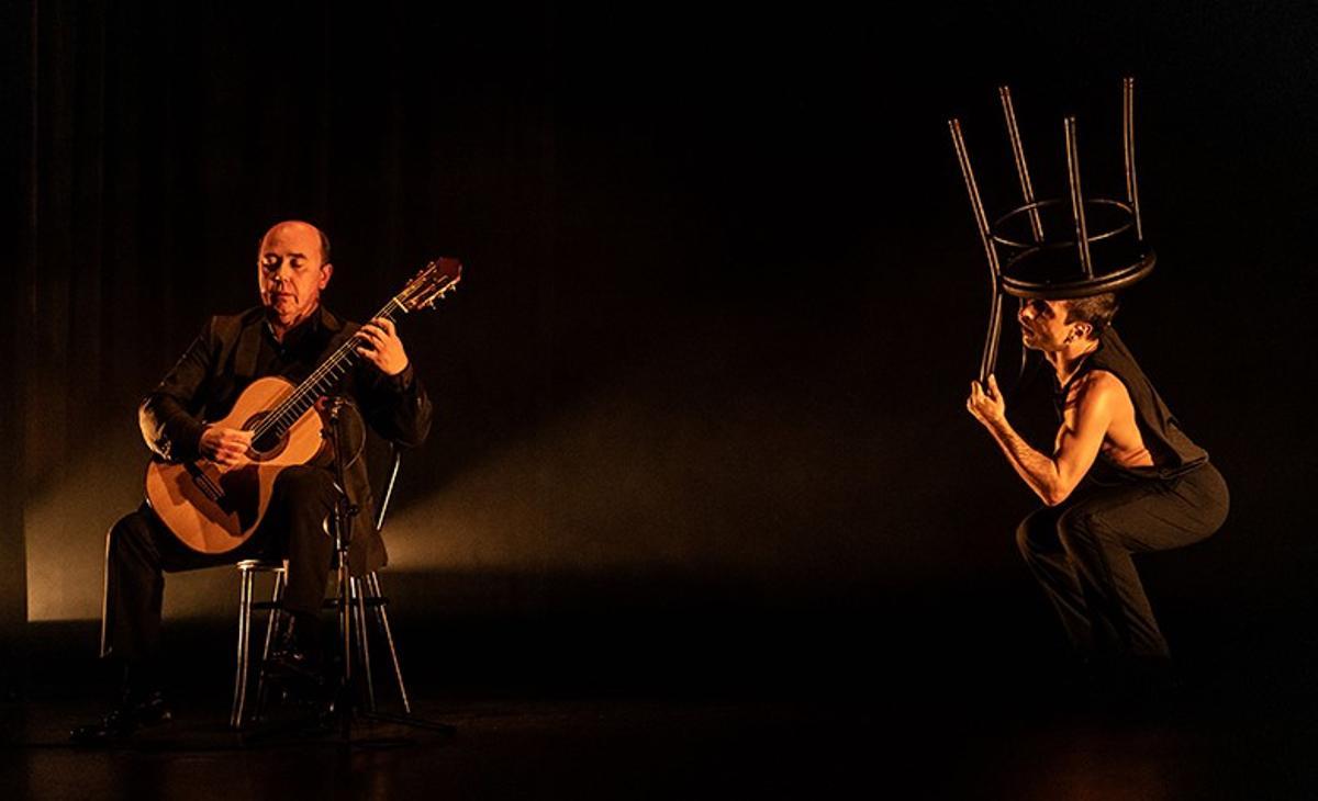 Miguel Trápaga (guitarra) y Valeriano Paños (bailarín) subirán el telón del Teatro Góngora.
