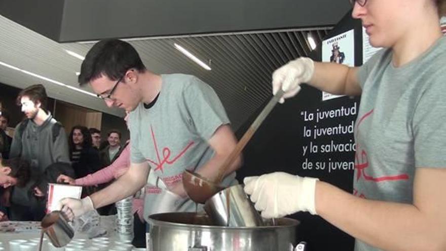 Bollos y chocolate para celebrar la Navidad en todos los campus de la UMH