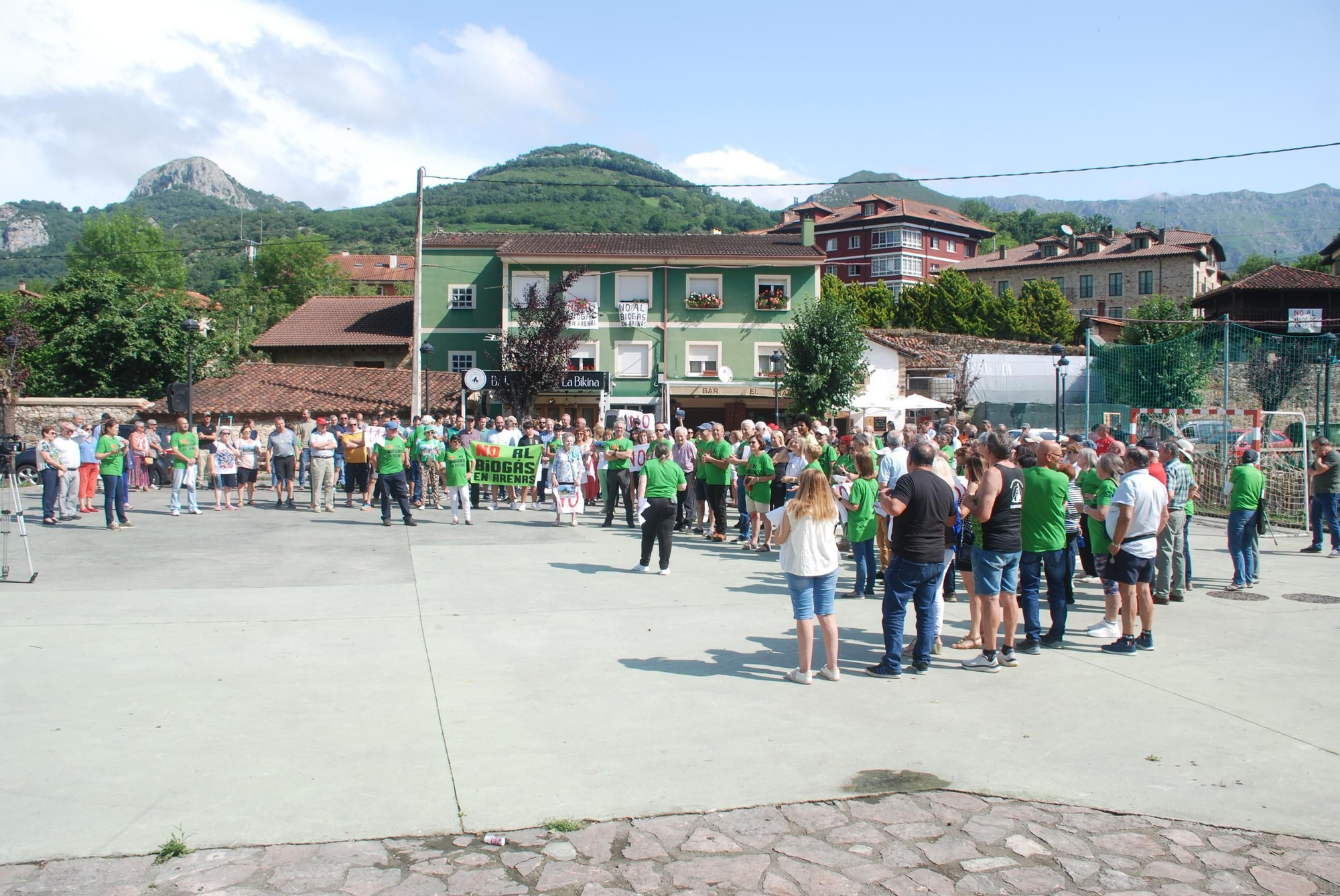 Manifestación contra la planta de biogás en Arenas de Cabrales