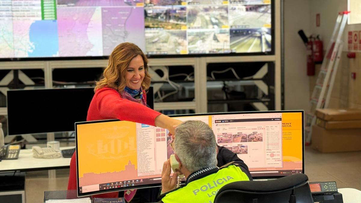 Catalá, durante la visita a la sala de control de tráfico