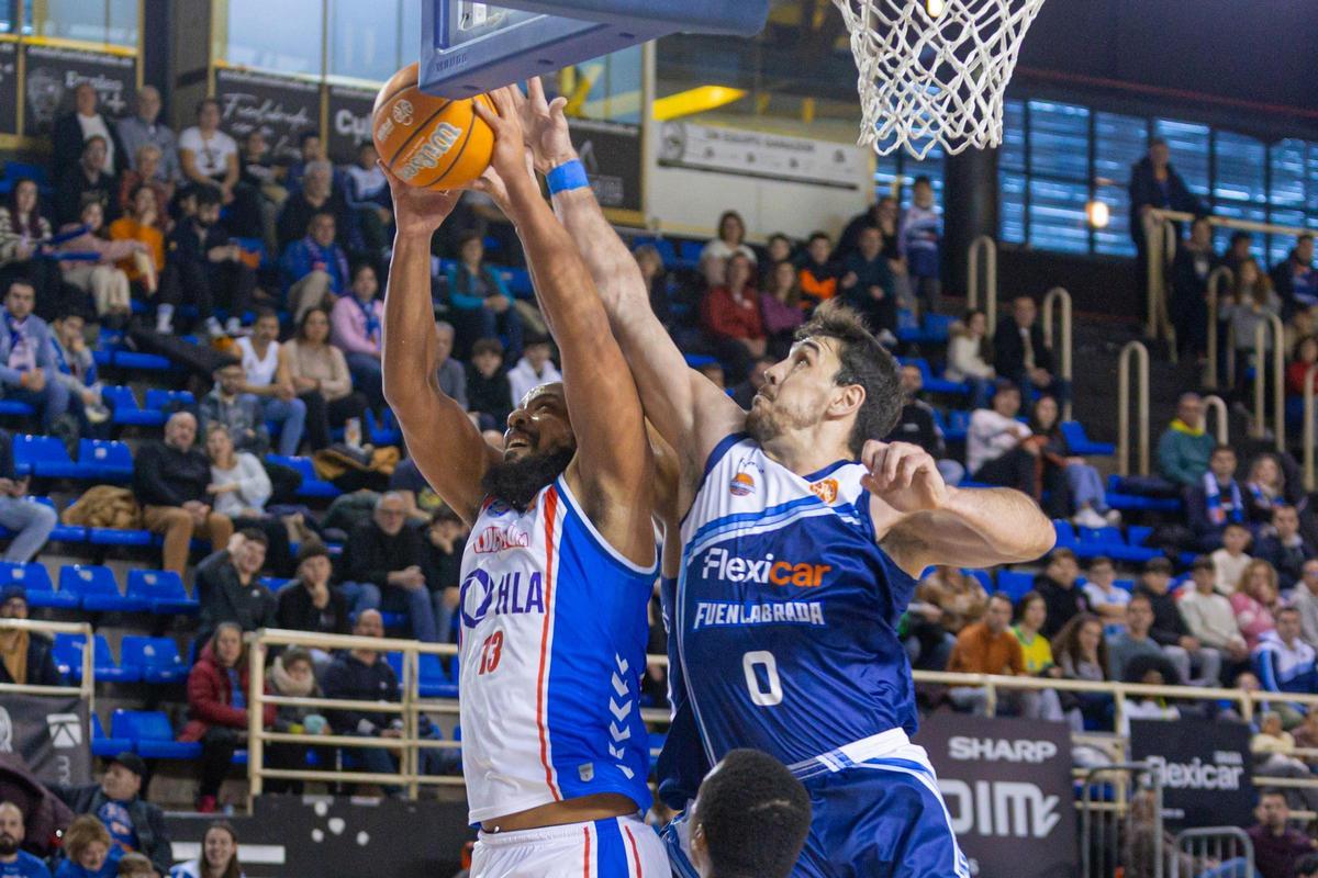 Kevin Larsen entra a canasta frente al Finetwork Fuenlabrada