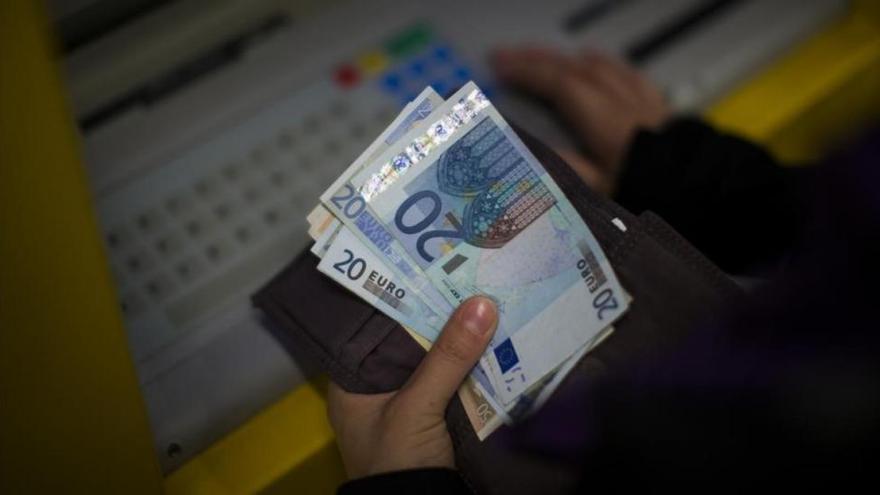 El euro escala posiciones frente al dólar