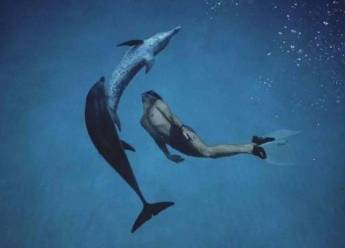 El hombre delfín llega a la isla de Ibiza | FIRMA FOTÓGRAFO