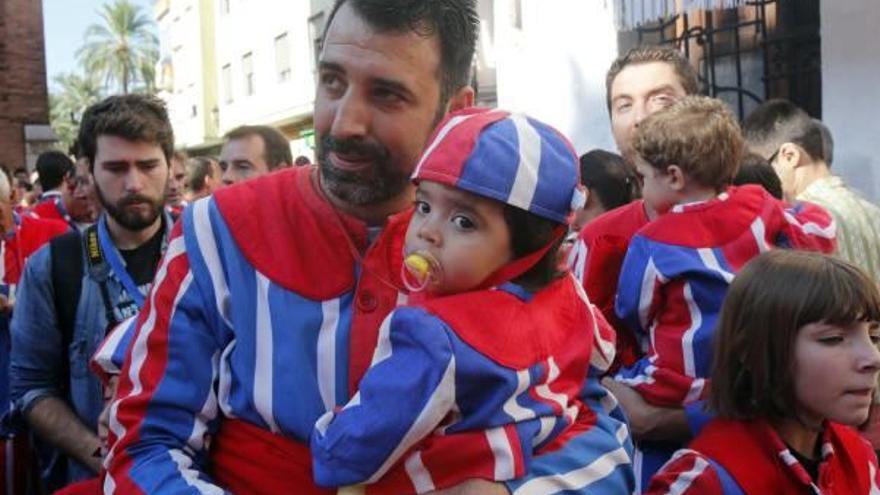 La Muixeranga y el resto de grupos de danzas integran a todas las generaciones