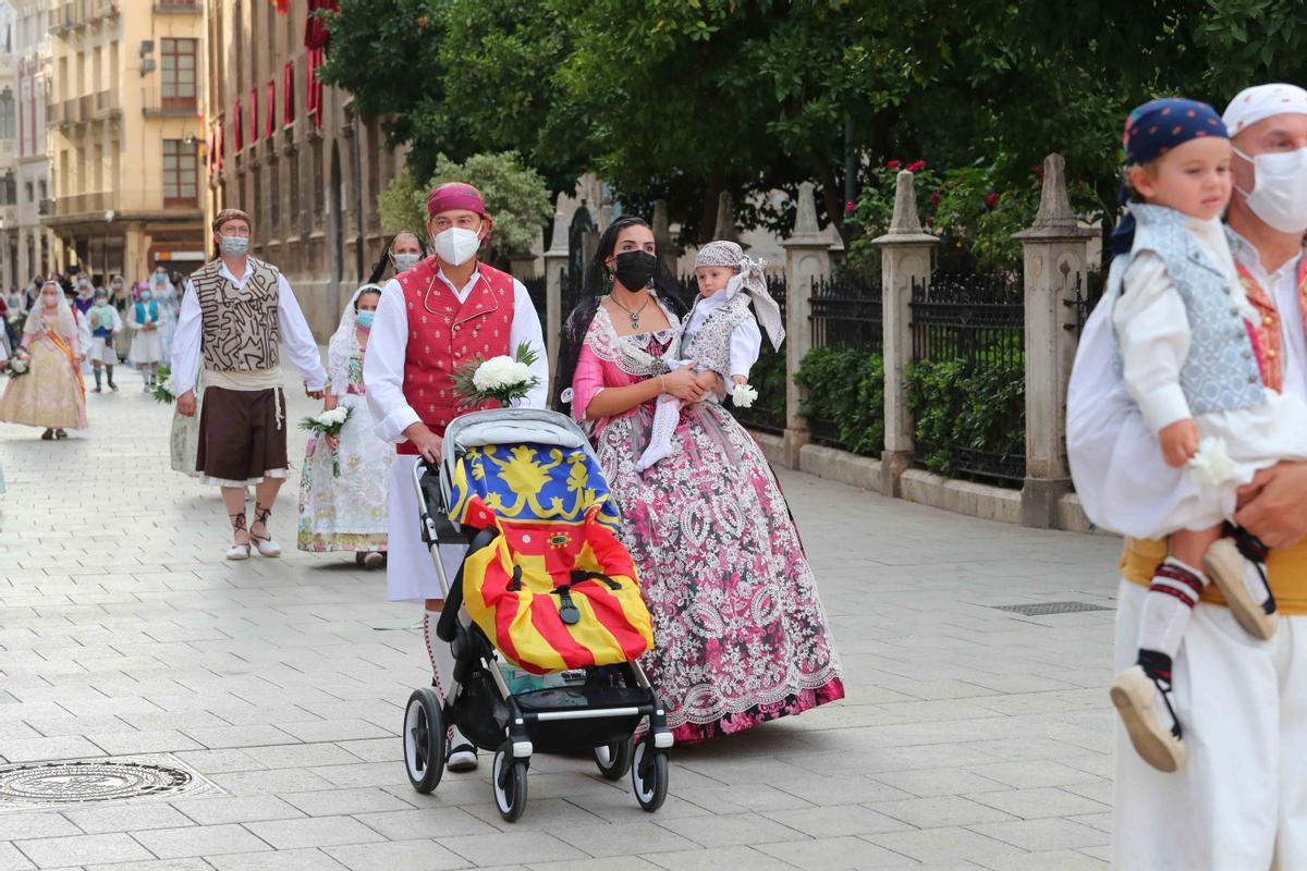 Búscate en el primer día de la ofrenda por la Calle Caballeros de las 20:00 a las 21:00
