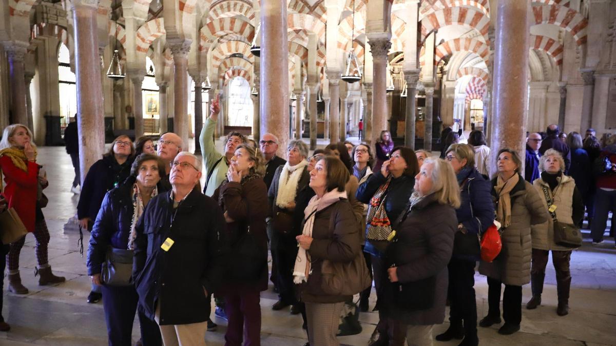 Turistas en la Mezquita-Catedral de Córdoba.