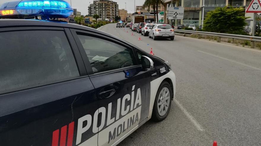 Muere al chocar con la moto contra una farola en Molina