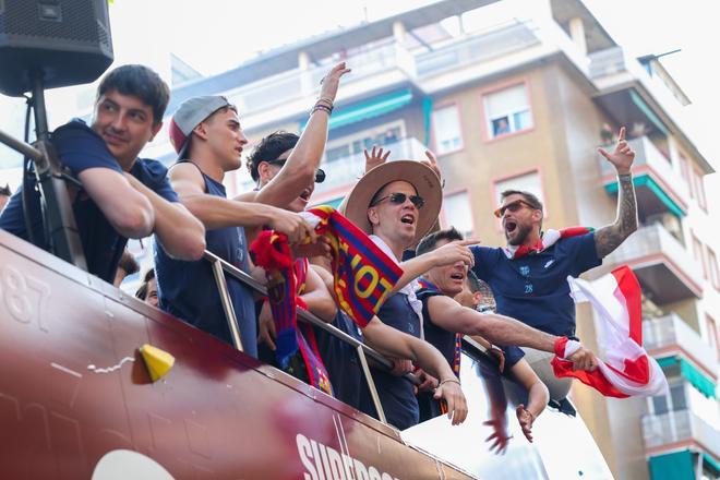 ¡De locos! Las mejores imágenes de una ciudad entregada al Barça
