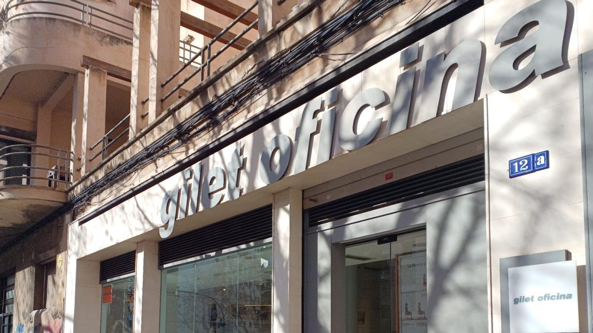 La tienda de Gilet Oficinas está ubicada en las Avenidas de Palma y ocupa un amplio local
