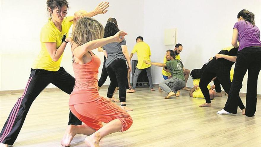 Vila-real formaliza los contratos de las escuelas de danza y de teatro
