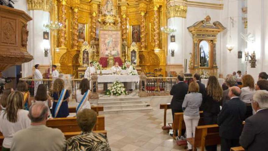 El acto central se celebró en la iglesia de los Santos Juanes.