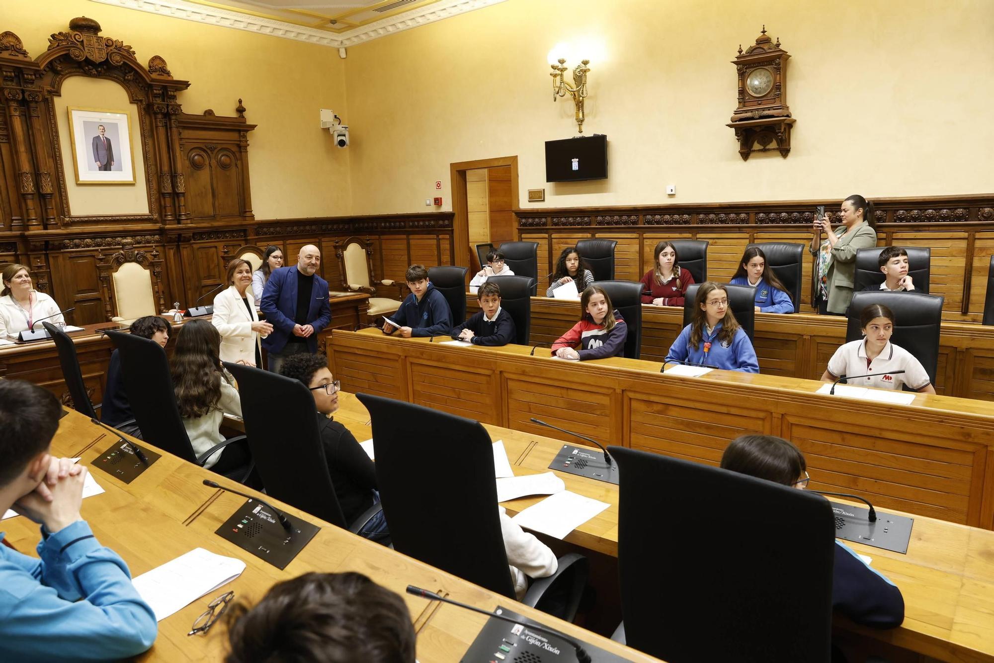 El Pleno del Consejo Municipal de Infancia y Adolescencia de Gijón, en imágenes