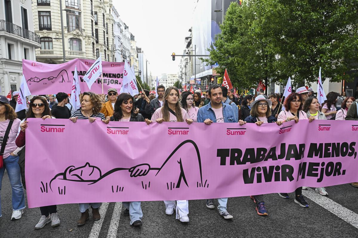 La formación Sumar en la manifestación del Primero de Mayo este jueves en Madrid que este año lleva por lema "Proteger lo conquistado, ganar futuro".