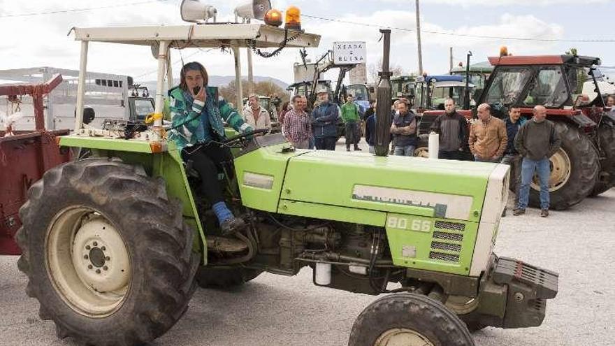 Uno de los tractores que participó en la marcha. // Brais Lorenzo