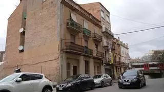 Quatre cases amenaçades d'enderroc a Manresa entren en el compte enrere