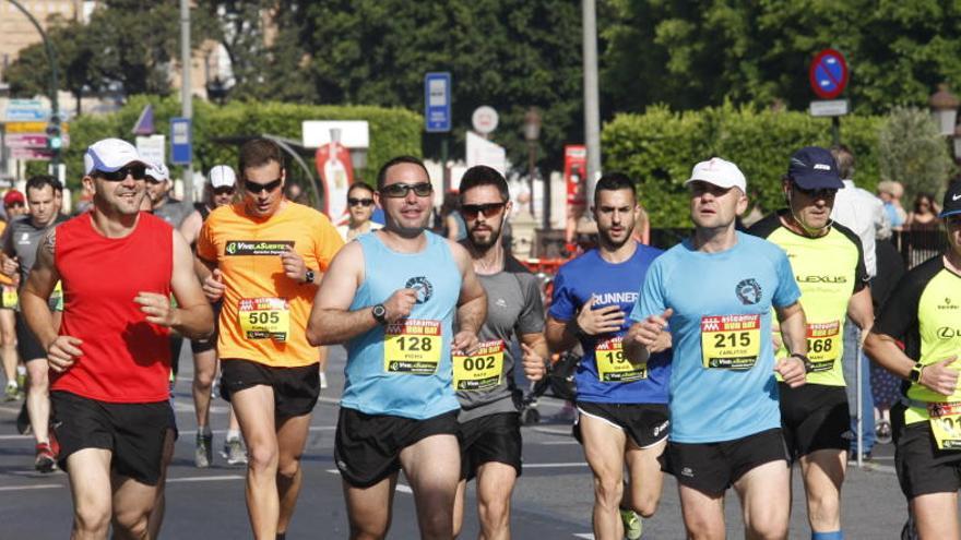 Atletas por las calles de Murcia.