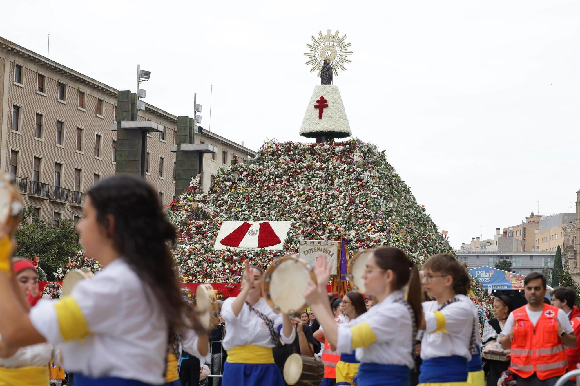 La Ofrenda de Frutos brilla un año más por el centro de Zaragoza