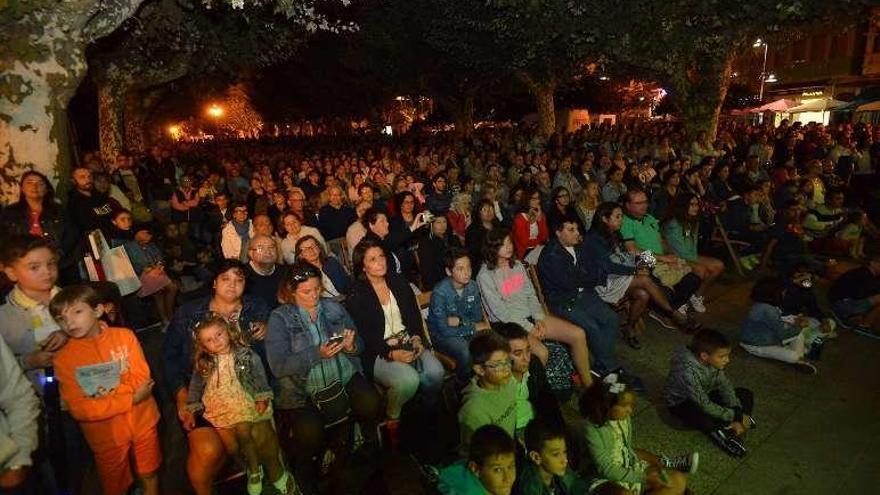 La Alameda se llenó para ver &quot;Manú da Noite&quot;. // G.S.