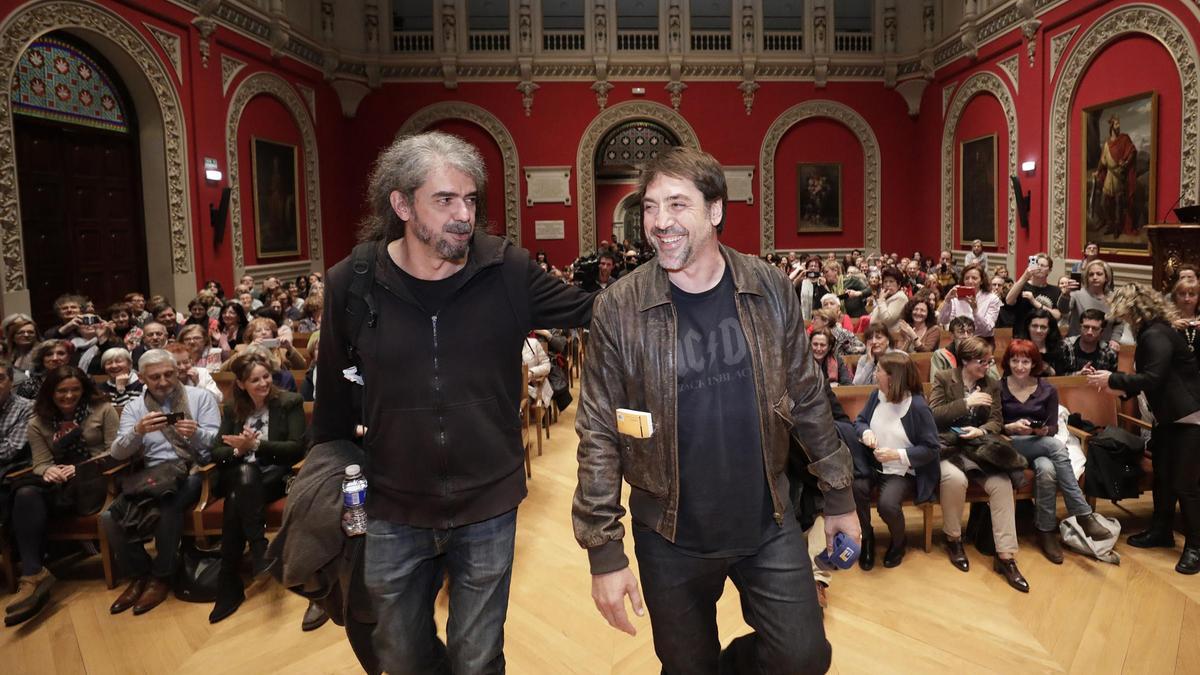 Fernando León de Aranoa y Javier Bardem presentaron 'Loving Pablo' en La buena estrella en marzo de 2018.