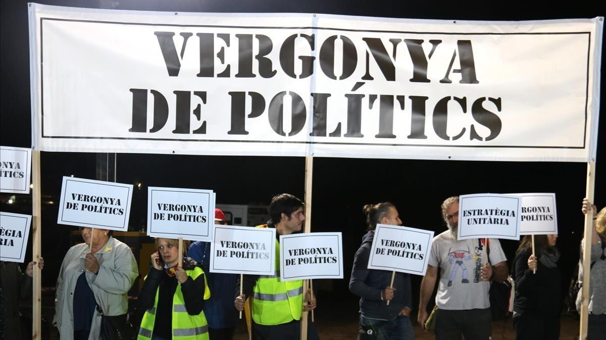 zentauroepp50690907 vergonya de pol tics diu una pancarta dels cdr abans del m 191101205041 zentauroepp50690907 vergonya de pol tics diu una pancarta dels cdr abans del m 191101205041