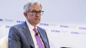 Powell dice que economía estadounidense está en buena forma para alzas tasas