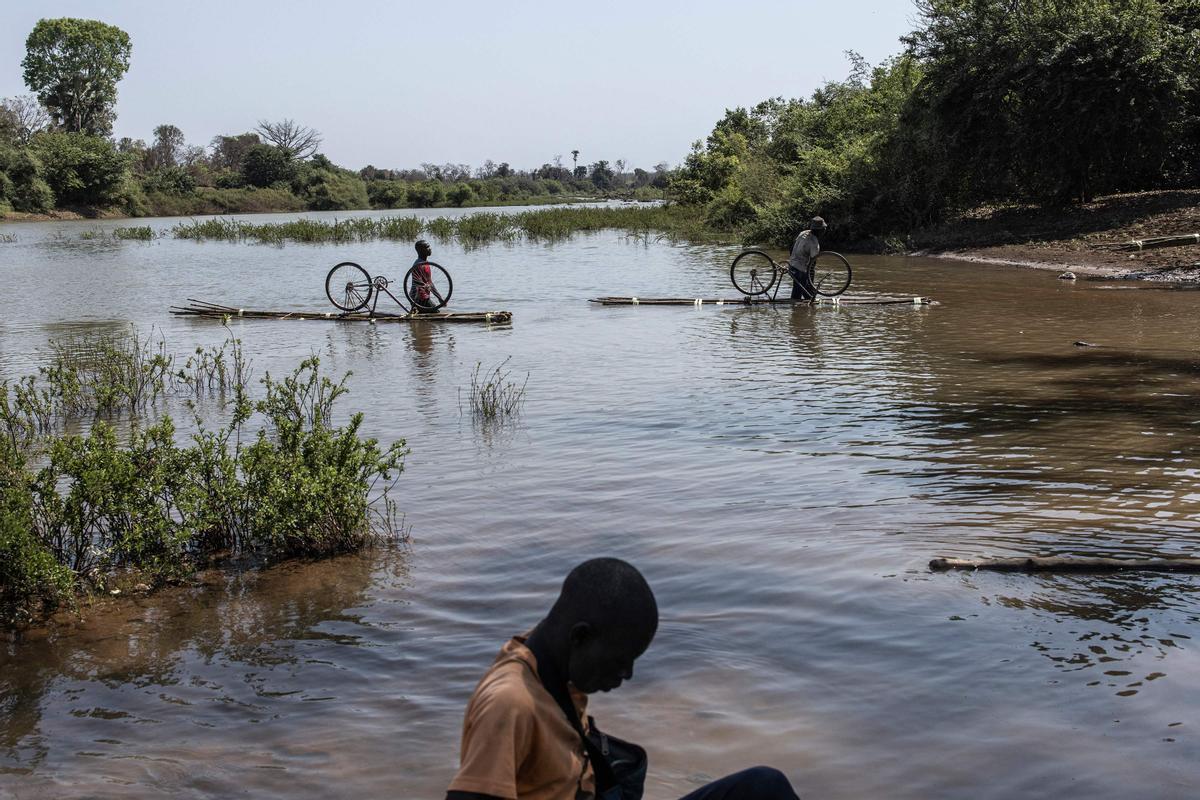 La minería artesanal de oro en Senegal. Karakaene y Bantakokouta son sitios de extracción de oro en el sureste de Senegal