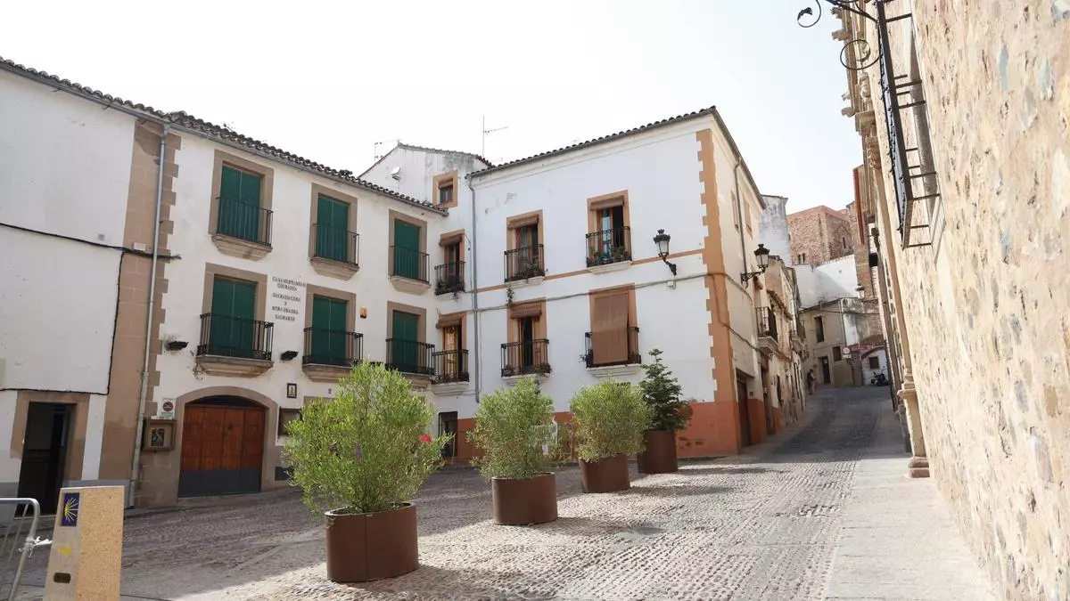 El Hilton abre sus puertas en Cáceres: lujo y empleo frente a preocupaciones vecinales