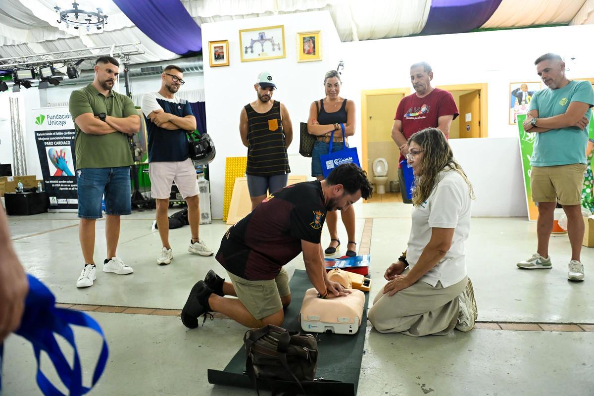Taller de soporte vital impartido a miembros de las casetas.