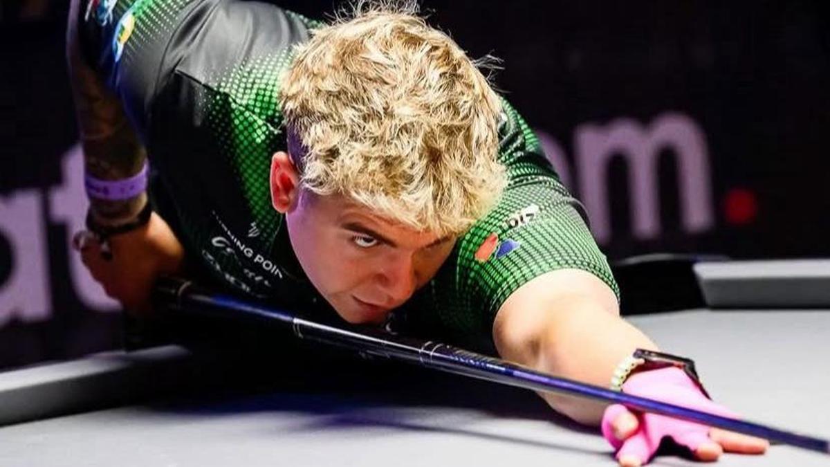 Jonás Souto, apunto de ejecutar un tiro en el UK Open Championship.