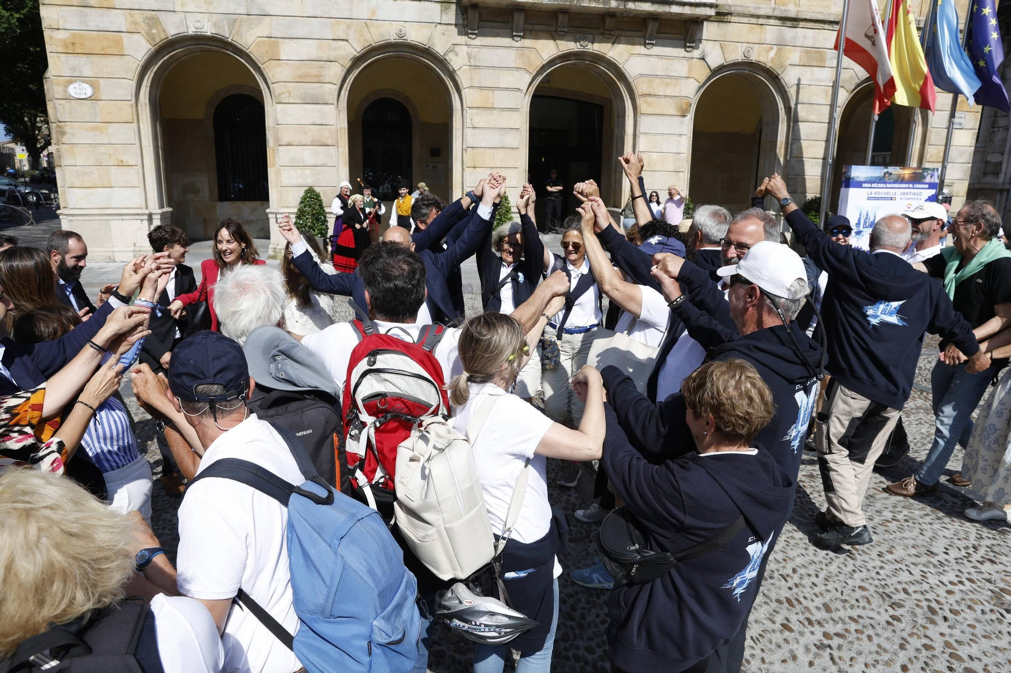 Gijón fija la colaboración entre los municipios del Camino de Santiago por mar en el norte de España (en imágenes)