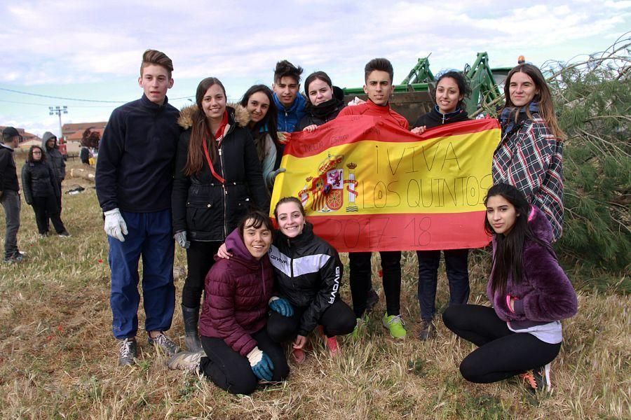 Los quintos de la provincia plantan el mayo