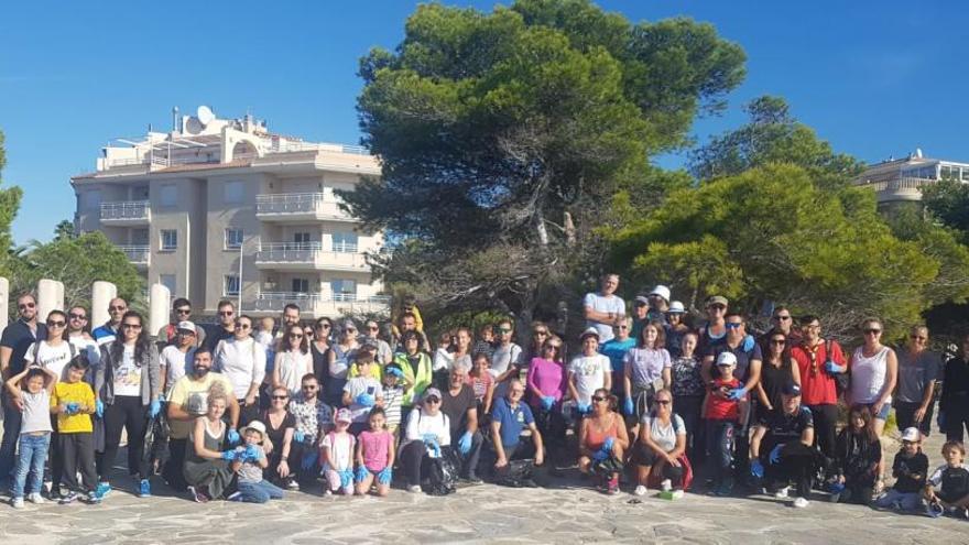 Retiran cien kilos de basura en la limpieza litoral de Teulada-Moraira