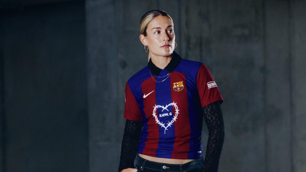 Alexia Putellas con la camiseta de la colaboración entre Barça, Spotify y Karol G