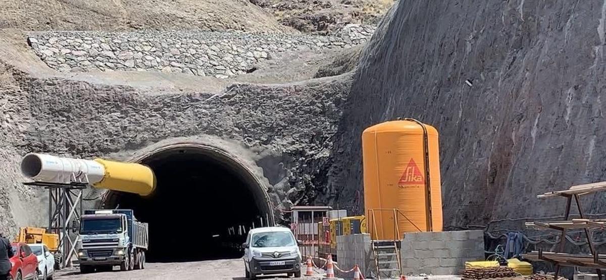 Una de las bocas de los túneles en obras de la carretera enttre Agaete y La Aldea.