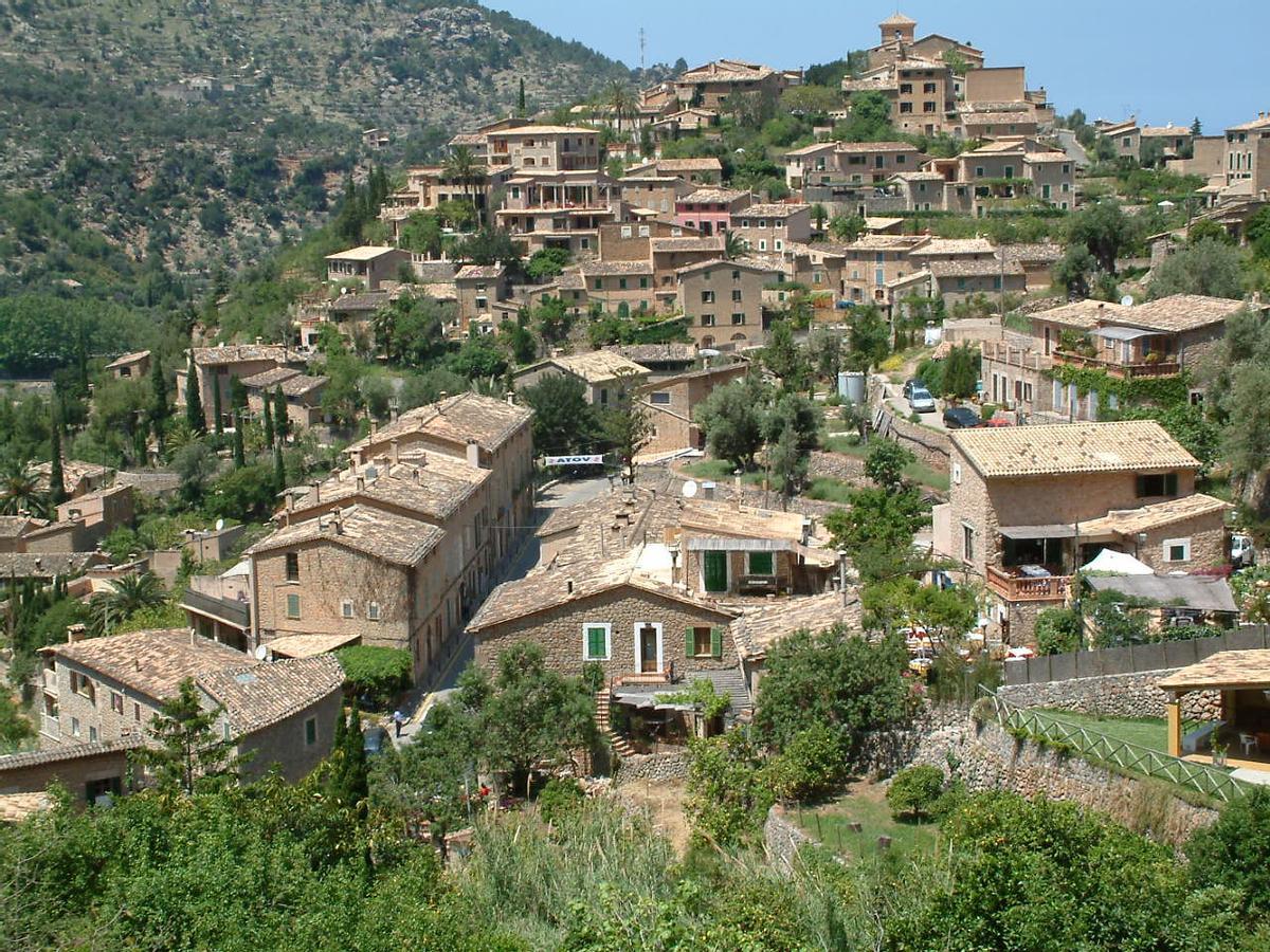 Vista general de Deià.