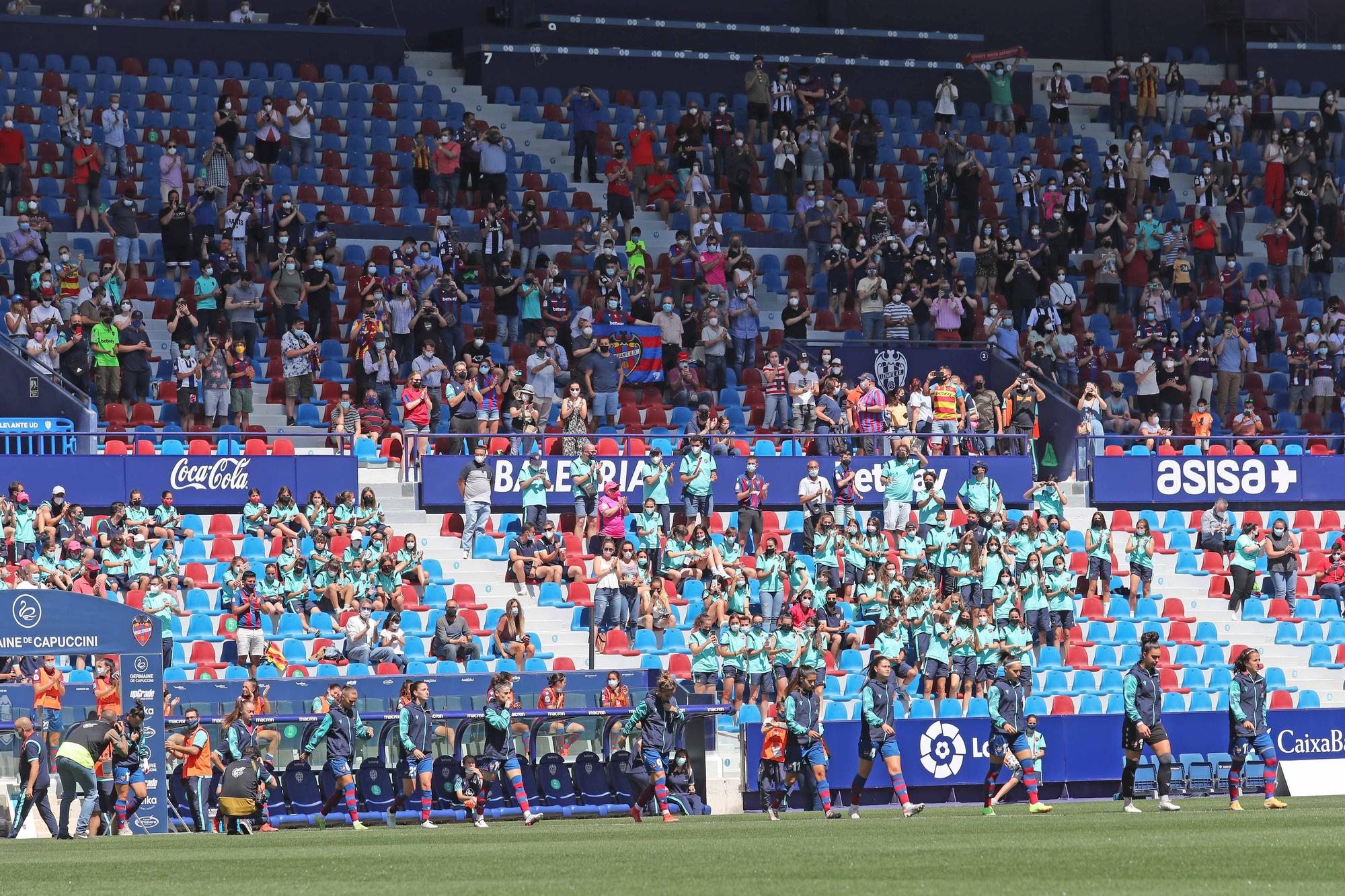 Las imágenes de la vuelta del público al Ciutat de València