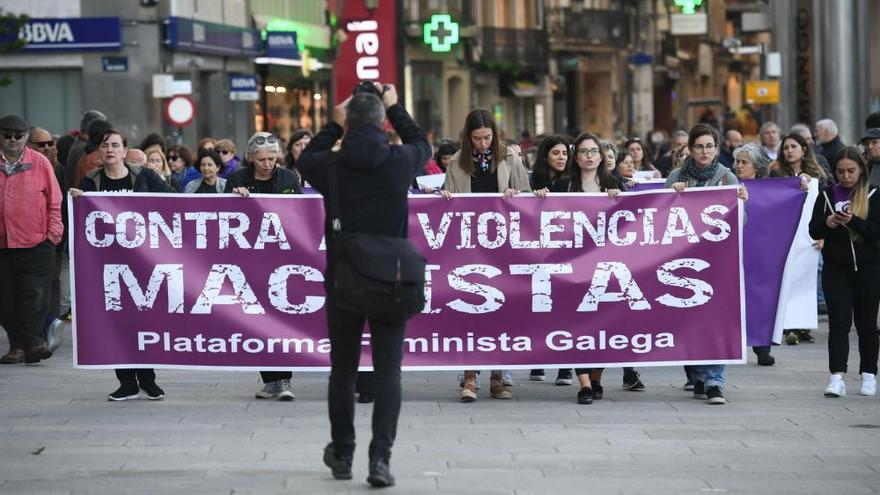 Centos de galegas saen á rúa para esixir máis fondos contra a violencia machista