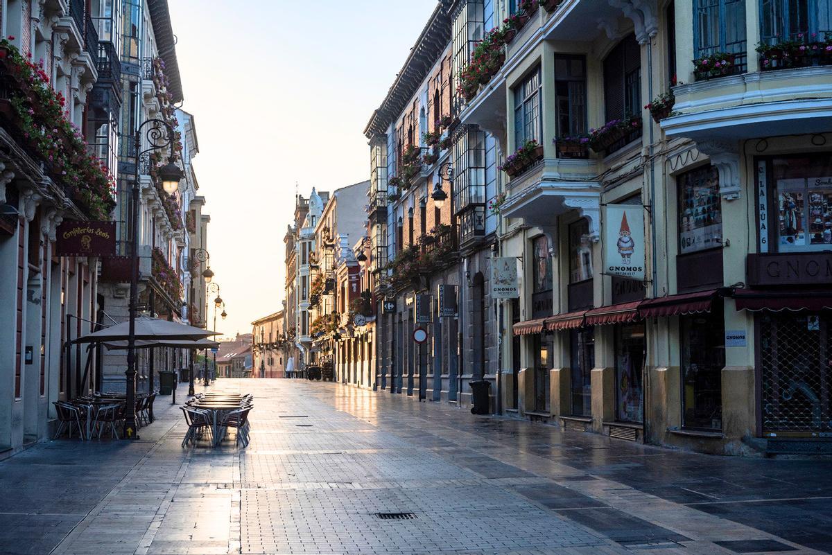 La calle de León que sirve como puerta de entrada a un auténtico barrio gastronómico