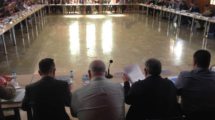Una imagen de la asamblea de alcaldes celebrada ayer en Palma.