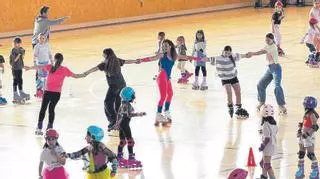 Patinaje al ritmo de la música de la década de los 80