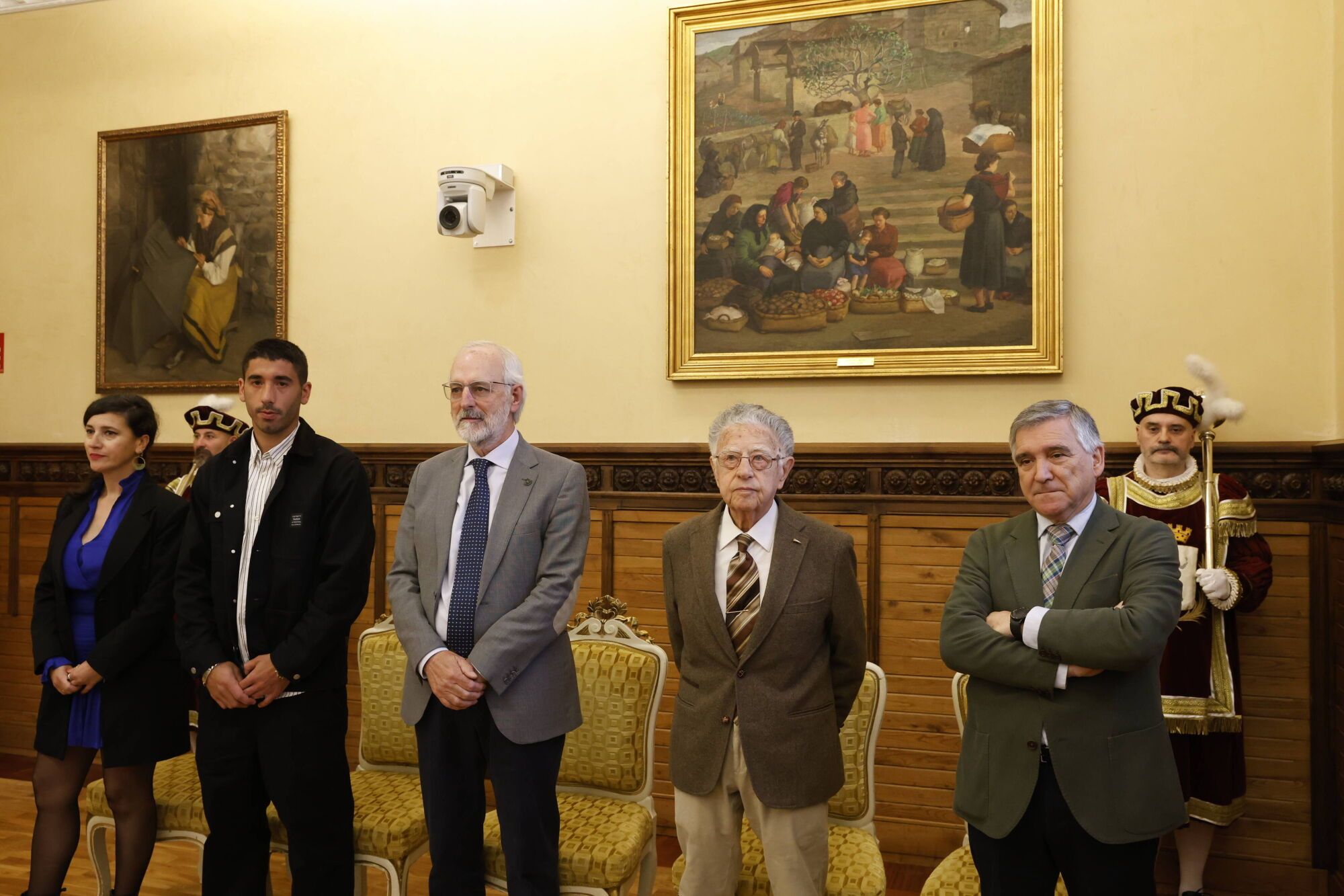 EN IMÁGENES: Gijón honra a sus vecinos ejemplares, ahora sí, tras la interrupción provocada por el apagón
