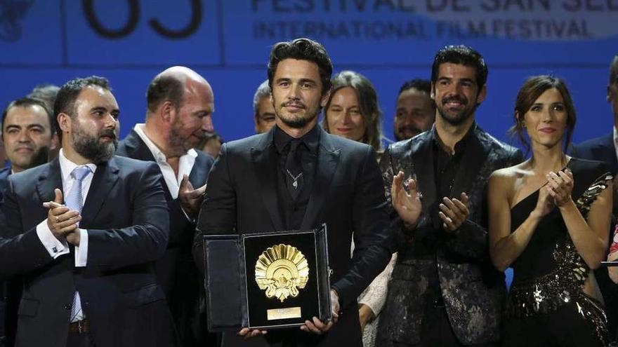 James Franco, ayer, tras recibir la Concha de Oro en San Sebastián.