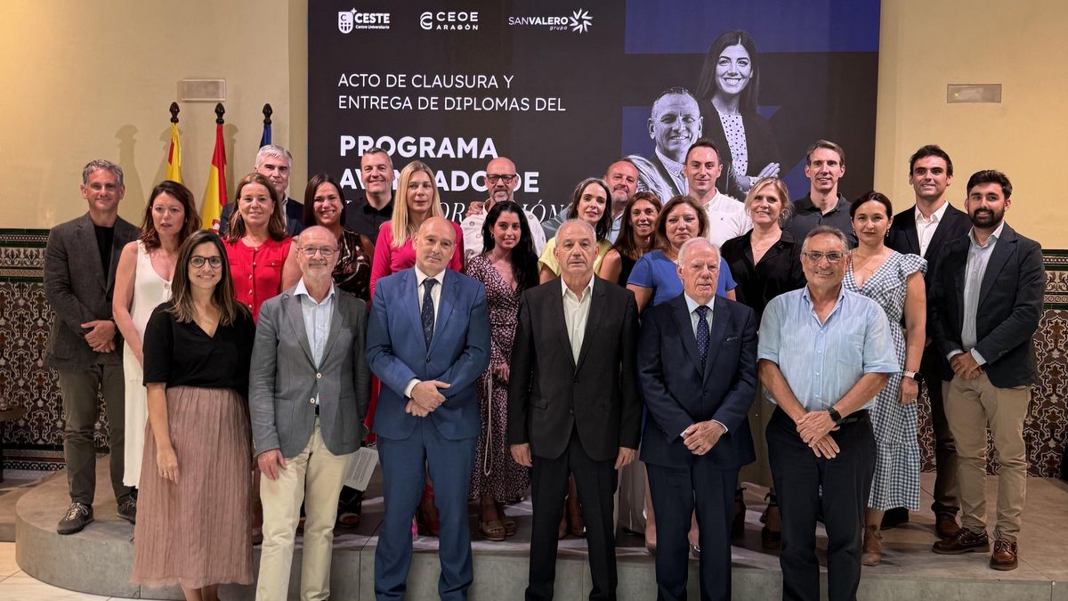 Foto de familia tras la ceremonia.
