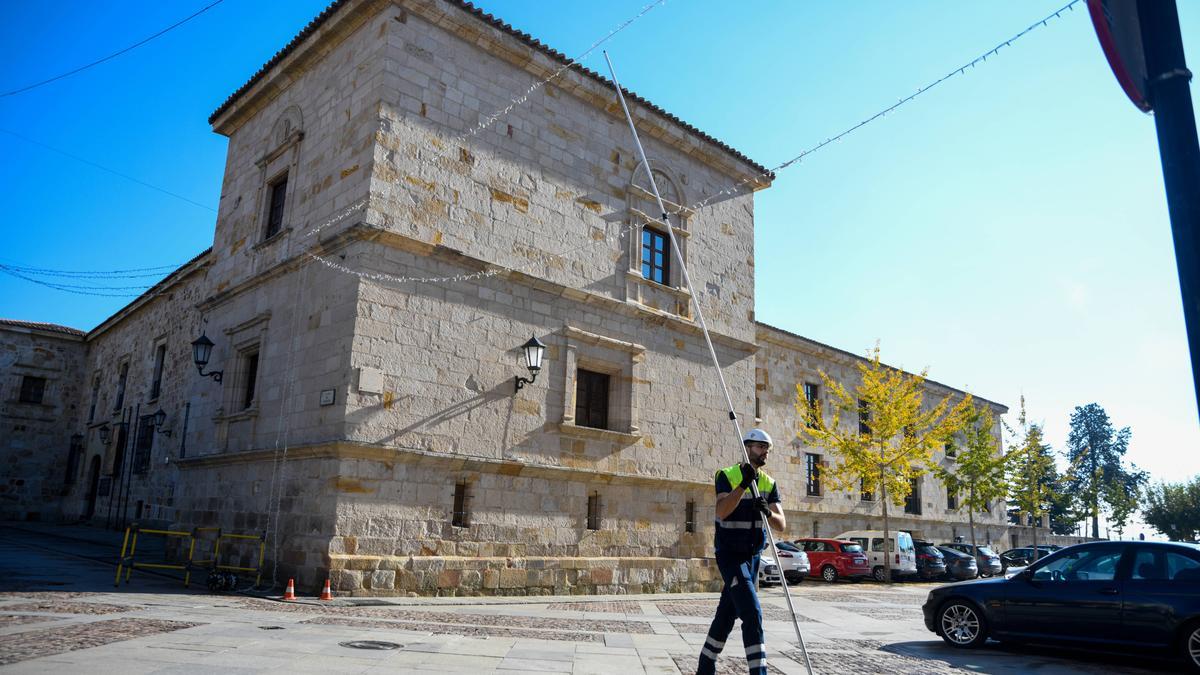 Zamora. Colocación luces de navidad