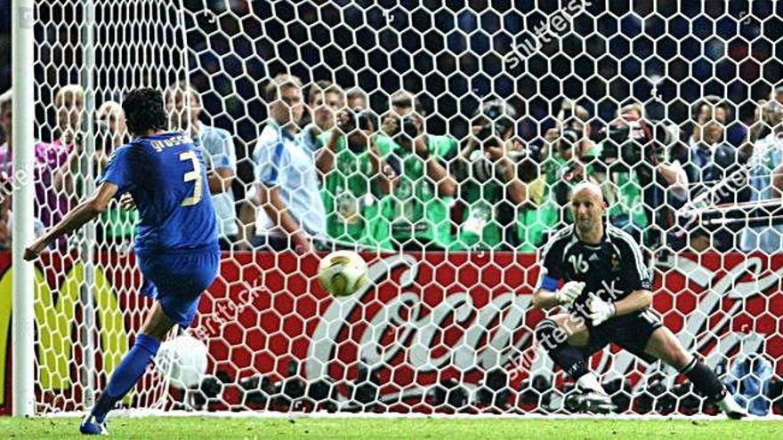 El penal transformat per Fabio Grosso en la tanda de la final contra França va donar el Mundial a Itàlia